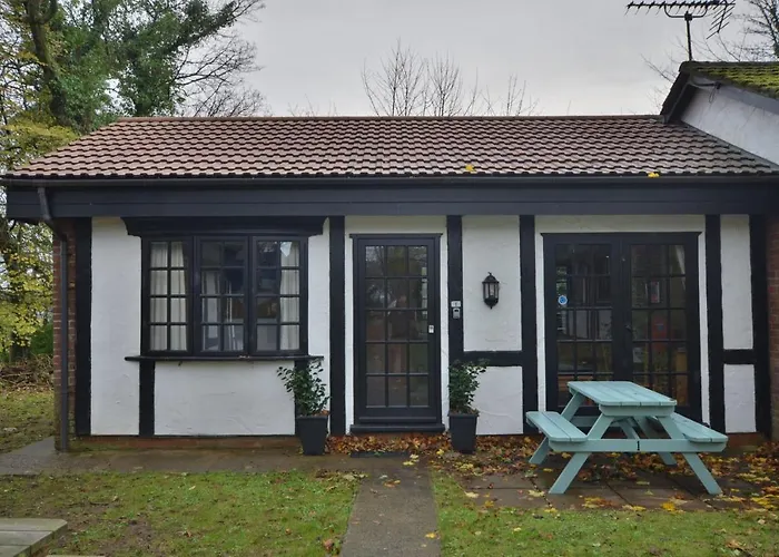 01 Tudor Court, Tolroy Manor