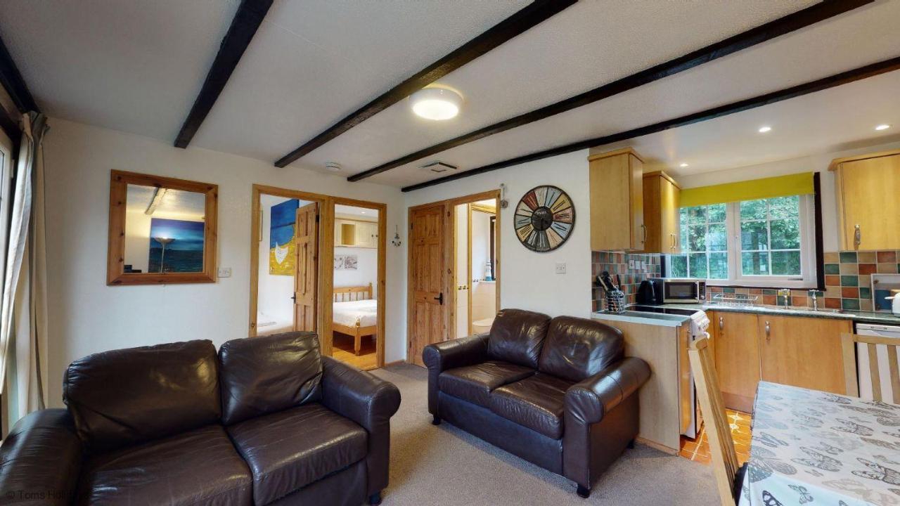01 Tudor Court, Tolroy Manor