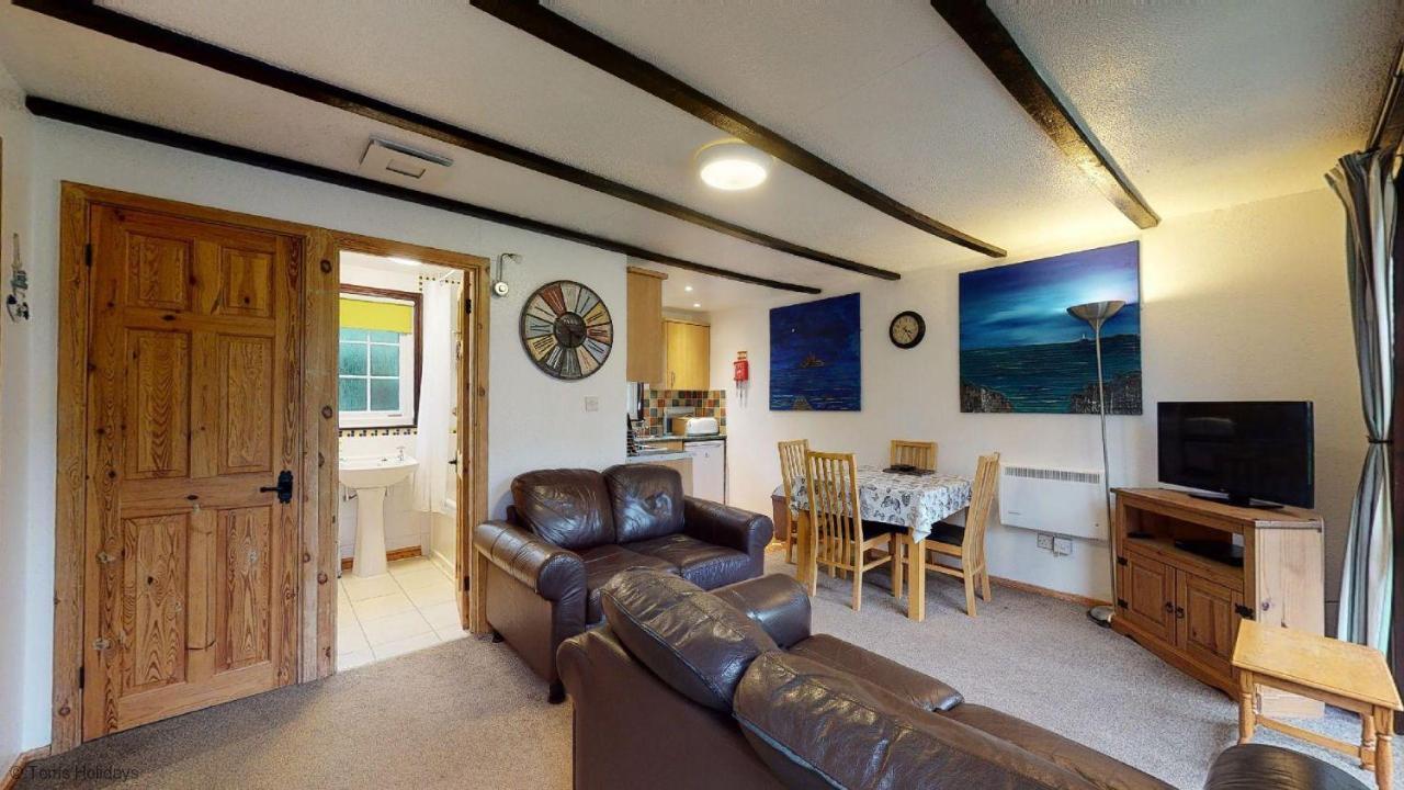 Holiday home 01 Tudor Court, Tolroy Manor *