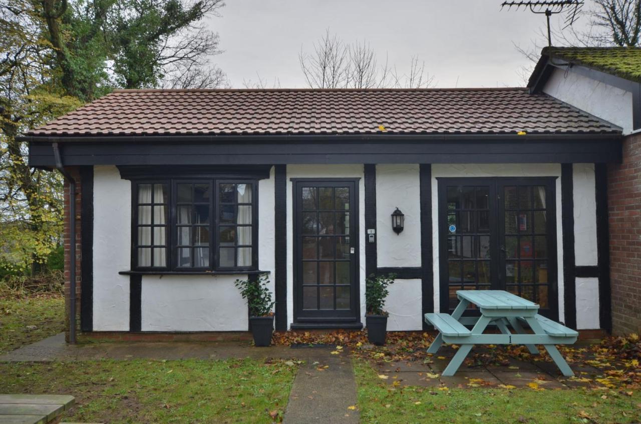 01 Tudor Court, Tolroy Manor Holiday home