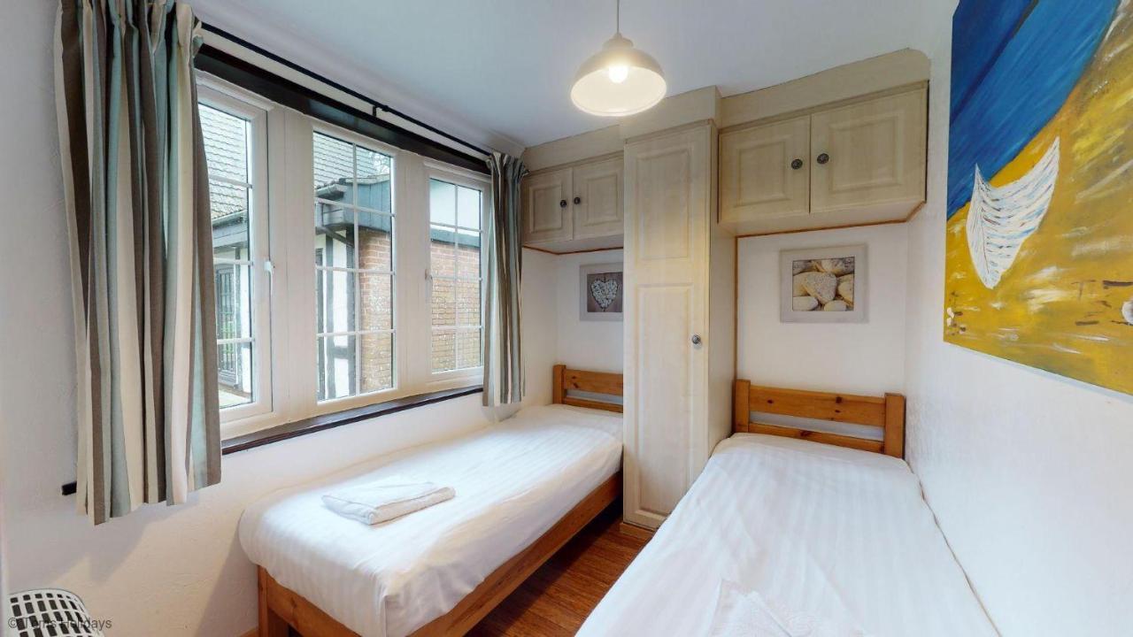 01 Tudor Court, Tolroy Manor Holiday home